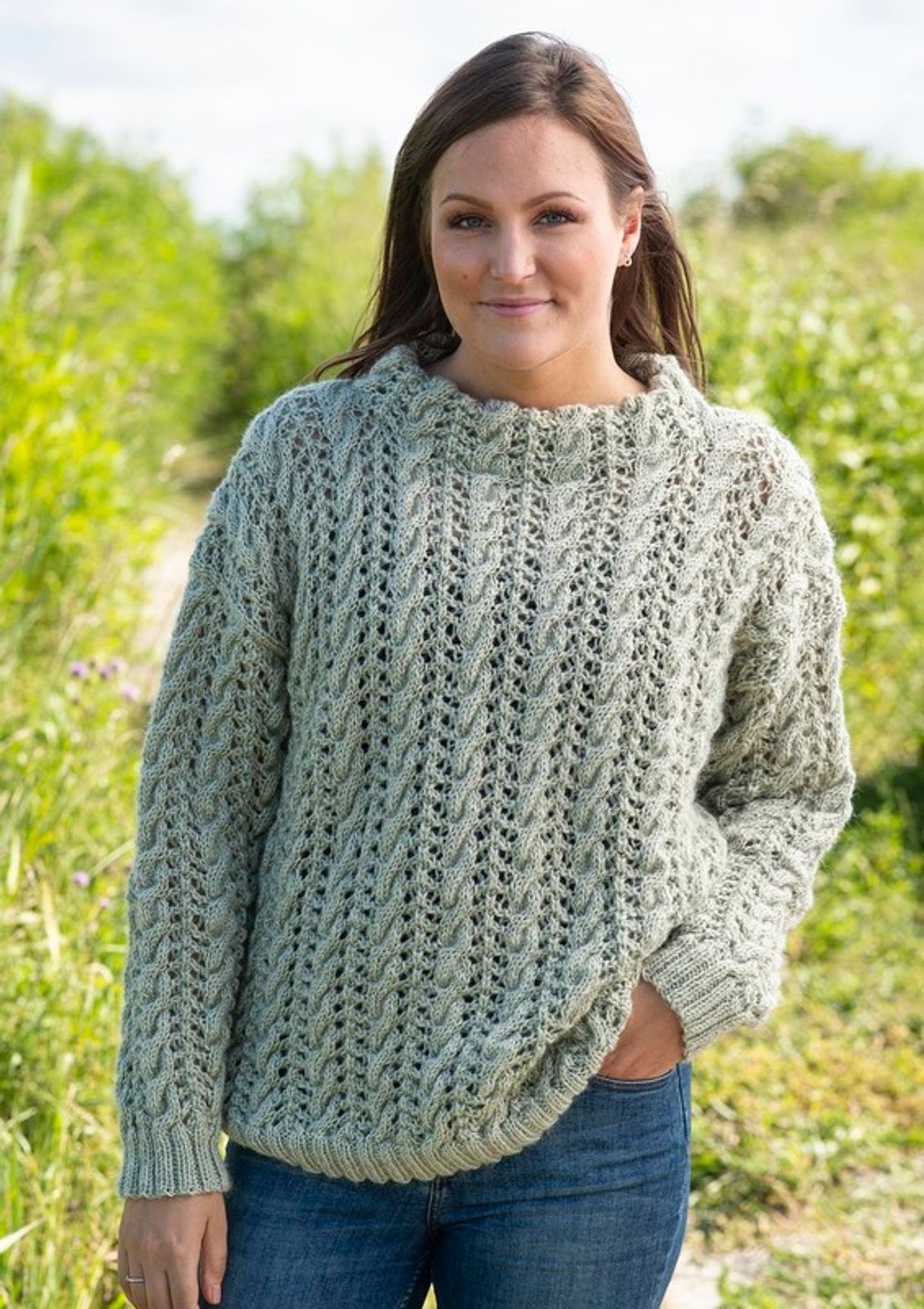Pullover mit hohlen Mustern und Wendungen