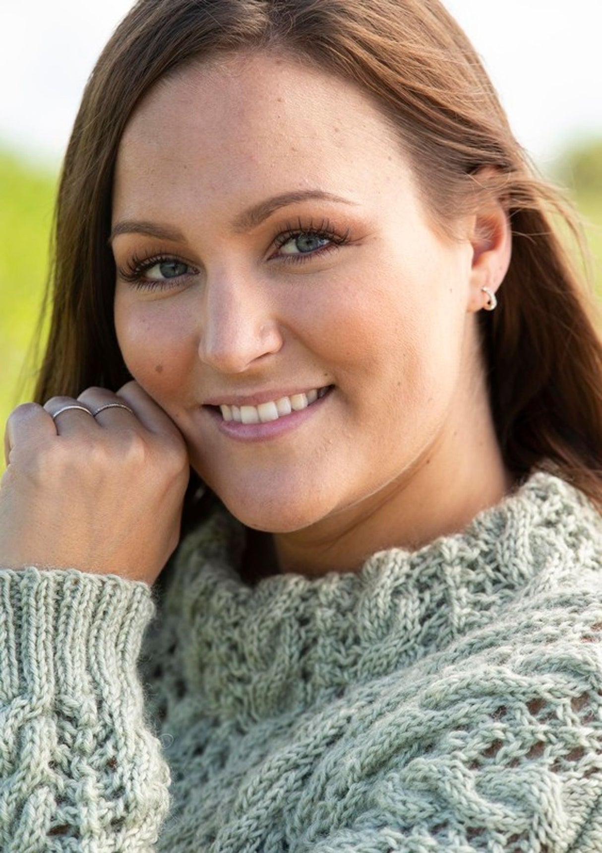 Pullover mit hohlen Mustern und Wendungen