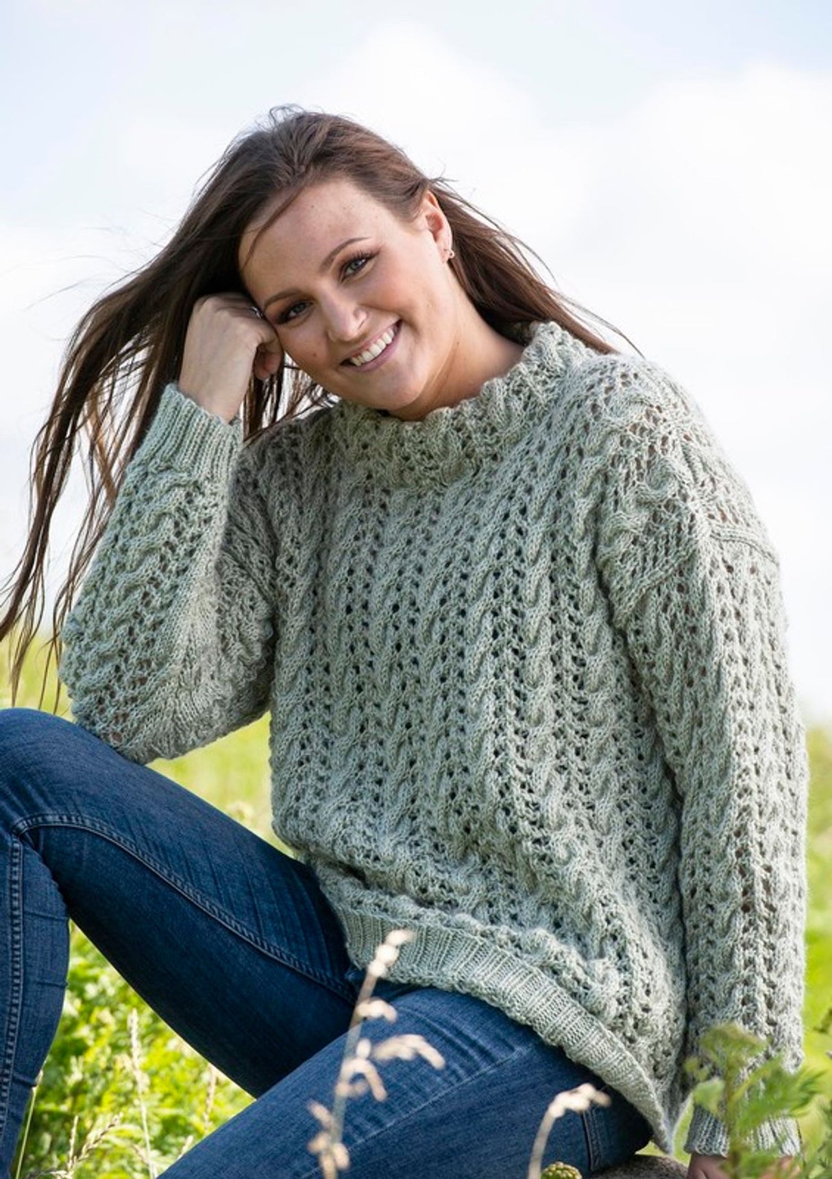Pullover mit hohlen Mustern und Wendungen