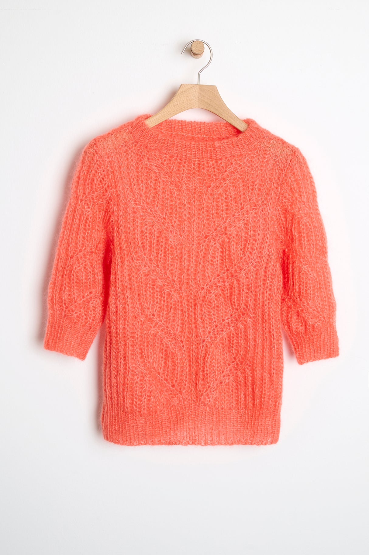 Bluse im Patent mit Muster