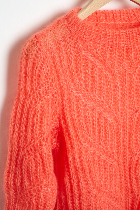 Bluse im Patent mit Muster