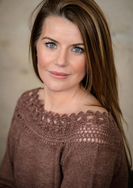 Strickbluse mit gehäkelten Stützstück