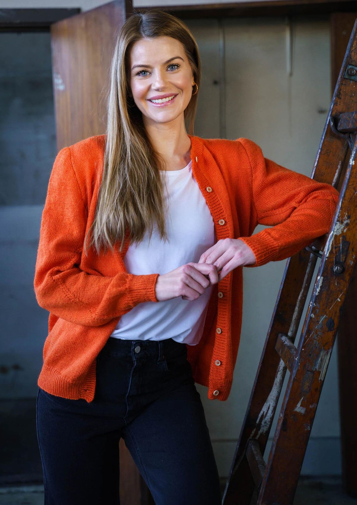 Cardigan med hulrækker på ærmerne