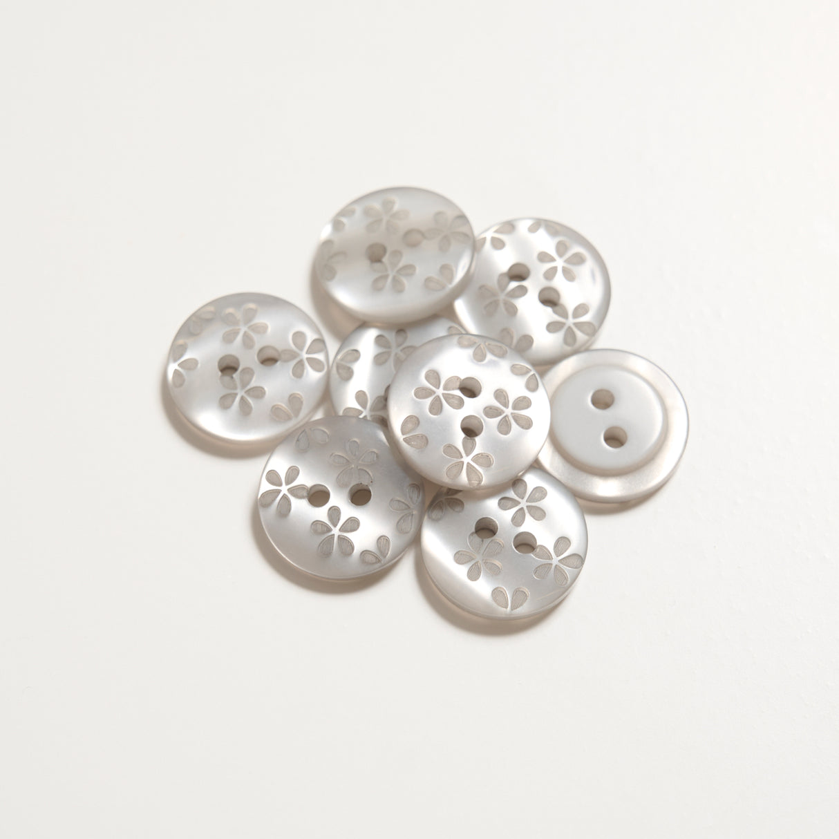 Mayflower Create Knapper - 2-Huls Med Blomst (8 stk.)