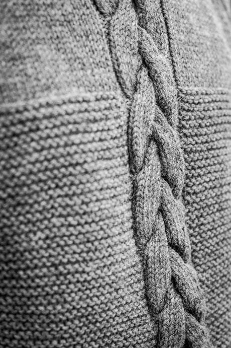 Pullover mit Zopfmuster