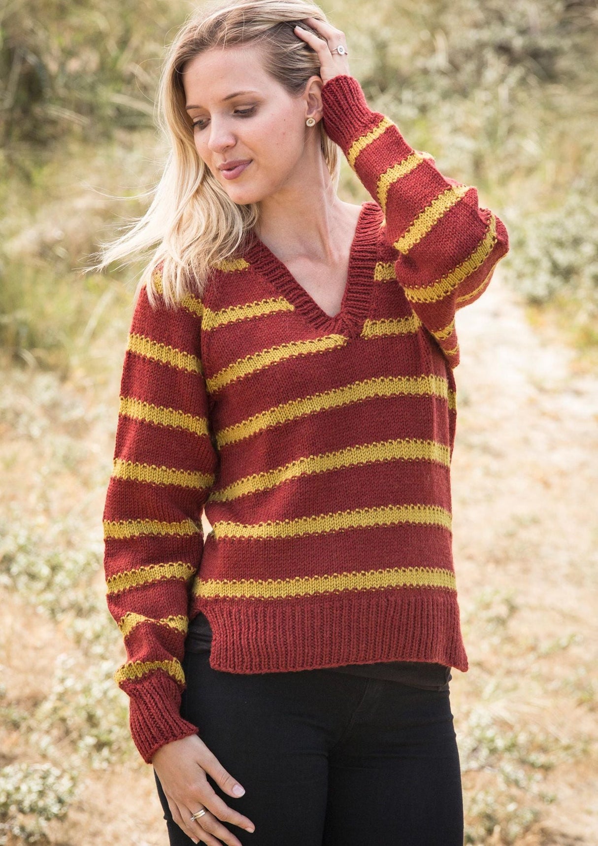 Pullover mit Streifen und V-Ausschnitt