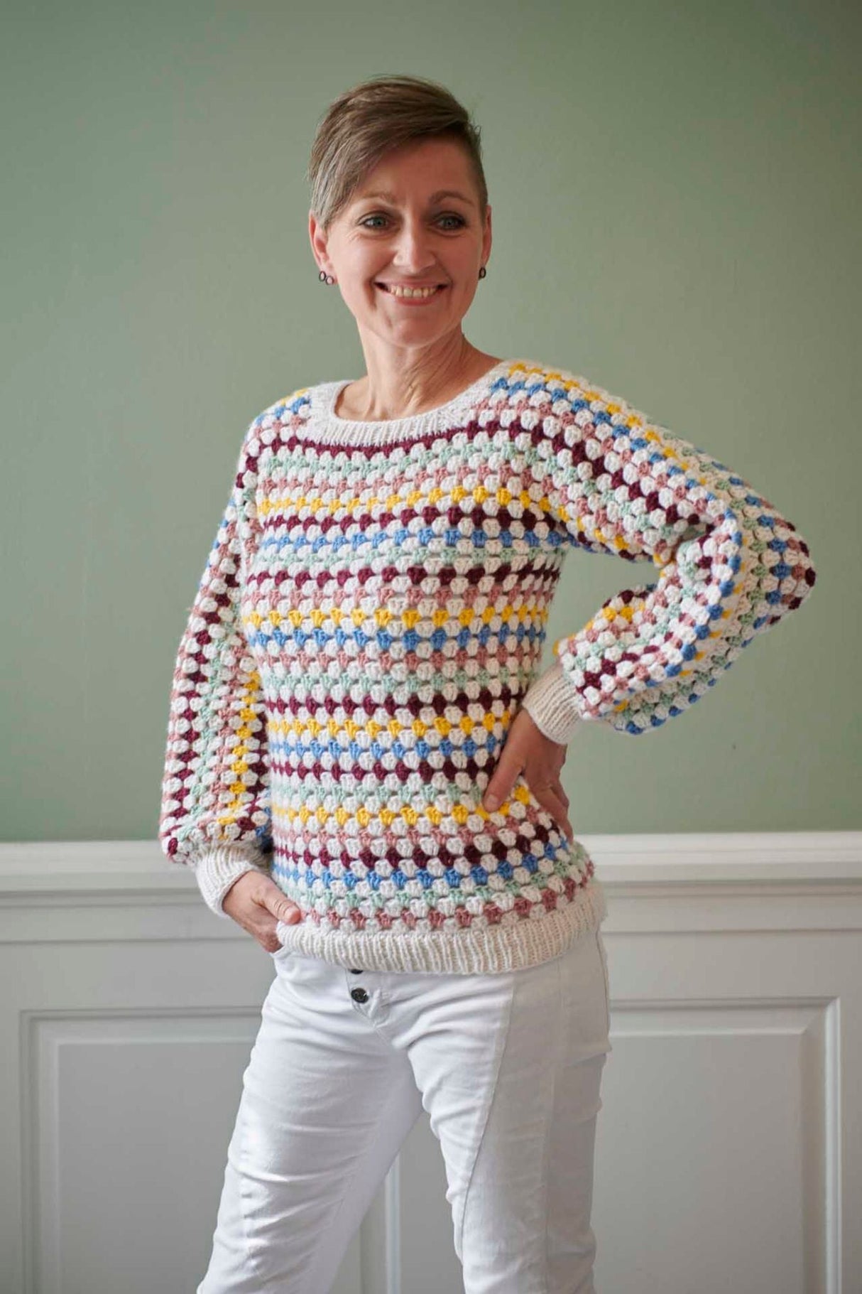 FR16 - Gehäkelter Pullover mit Streifen