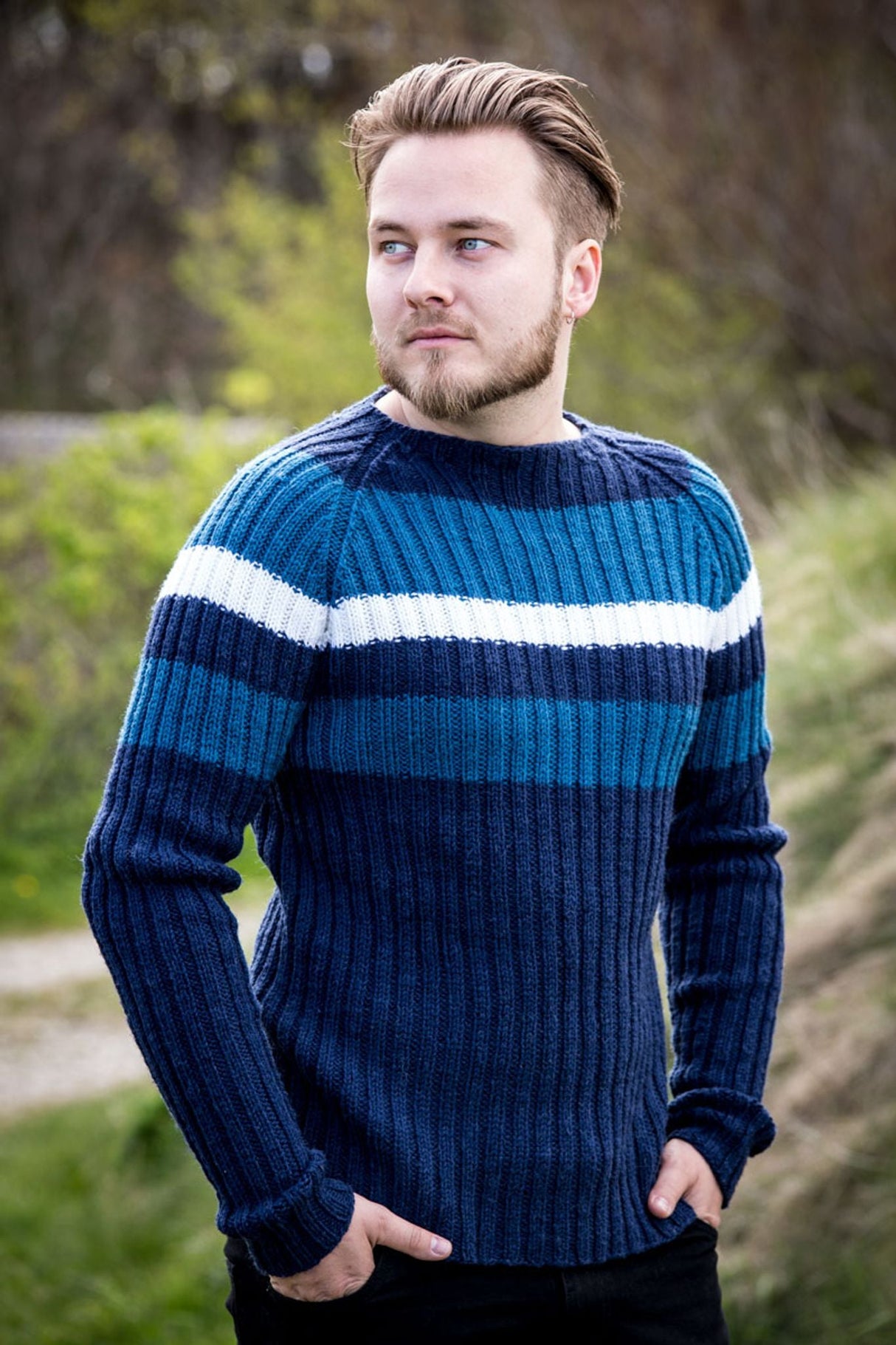 Herrensweater im Rippenmuster
