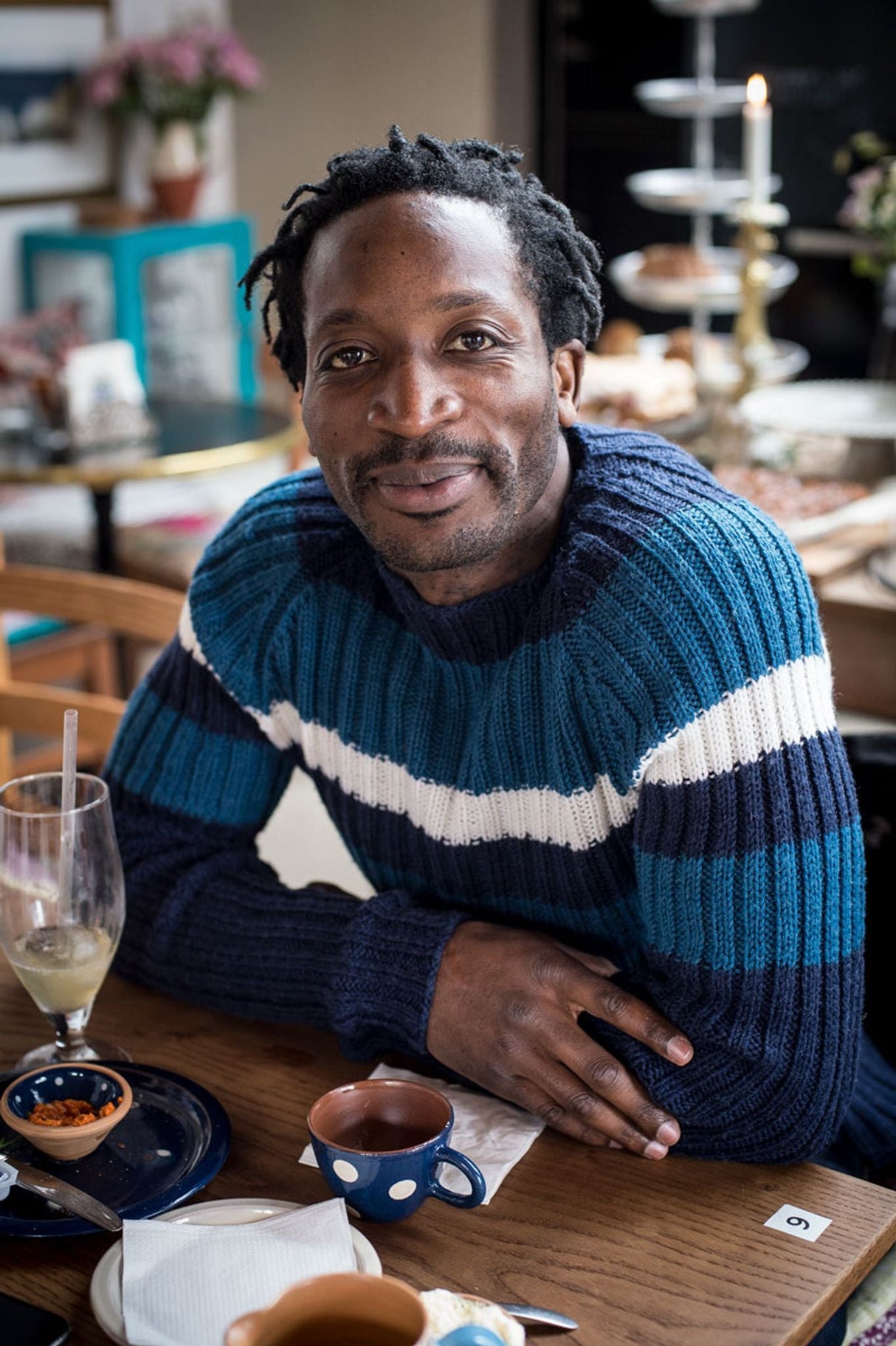 Herrensweater im Rippenmuster