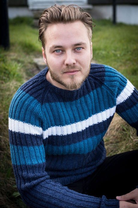 Herrensweater im Rippenmuster