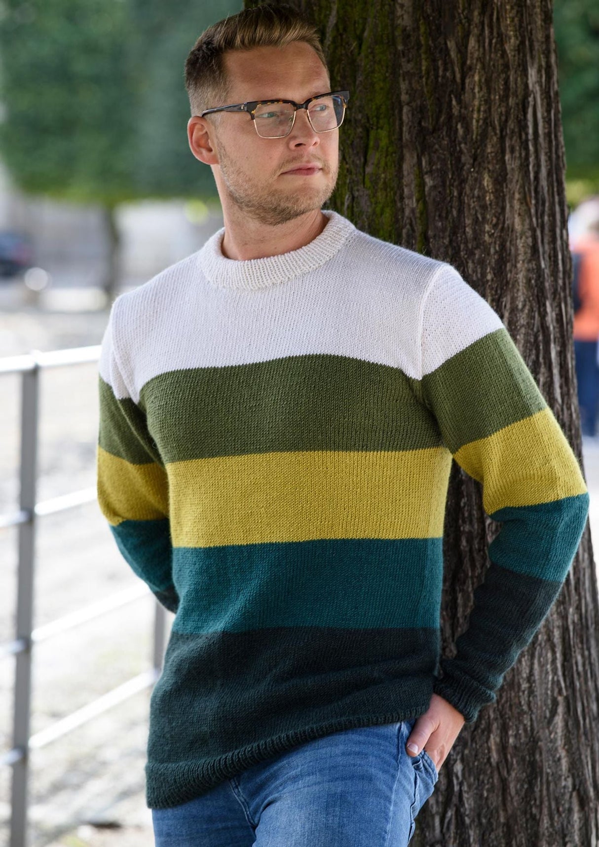 Herrenpullover mit breiten Streifen