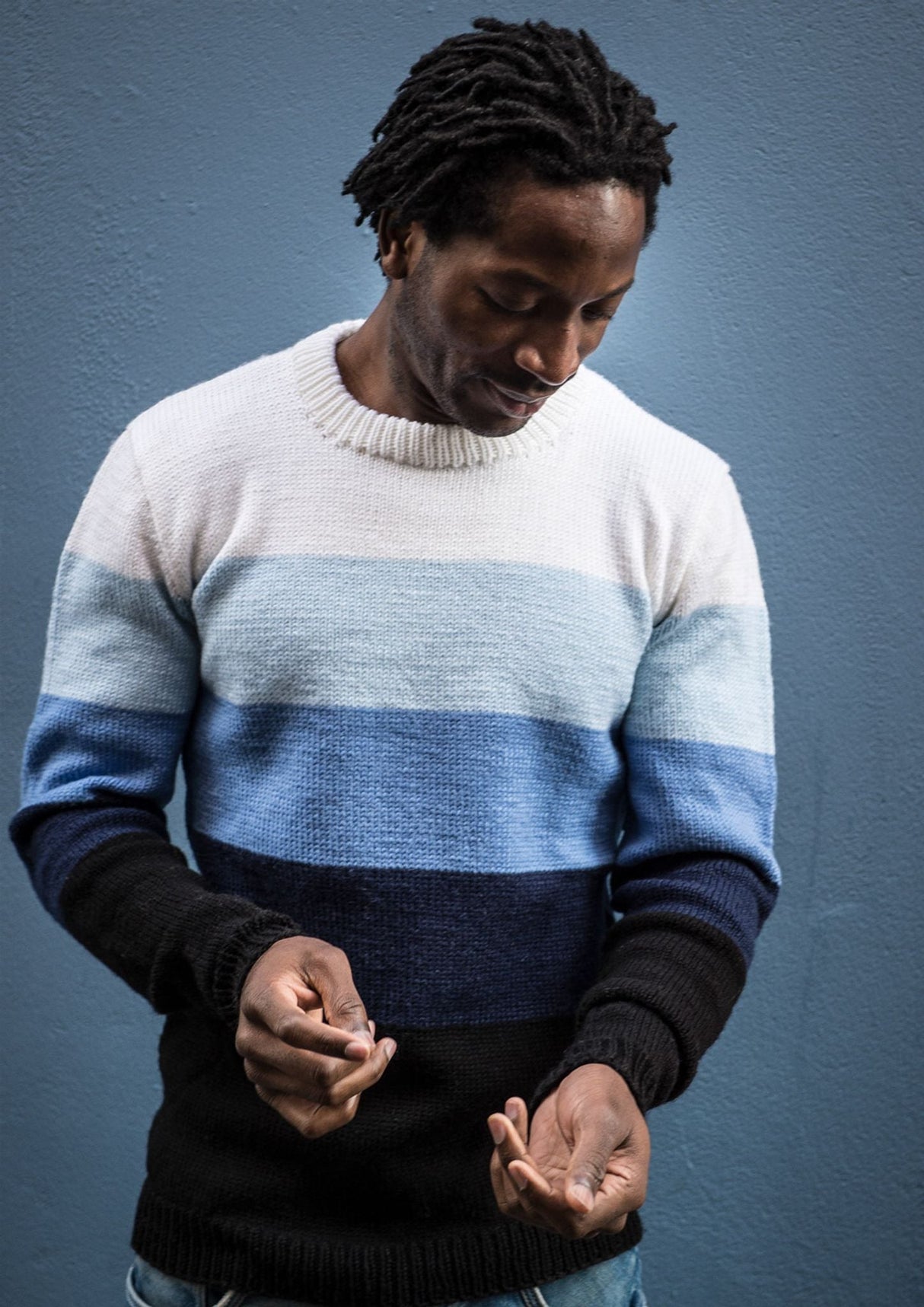 Herrenpullover mit breiten Streifen