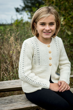 Mädchenjacke mit Lochmuster Anleitung