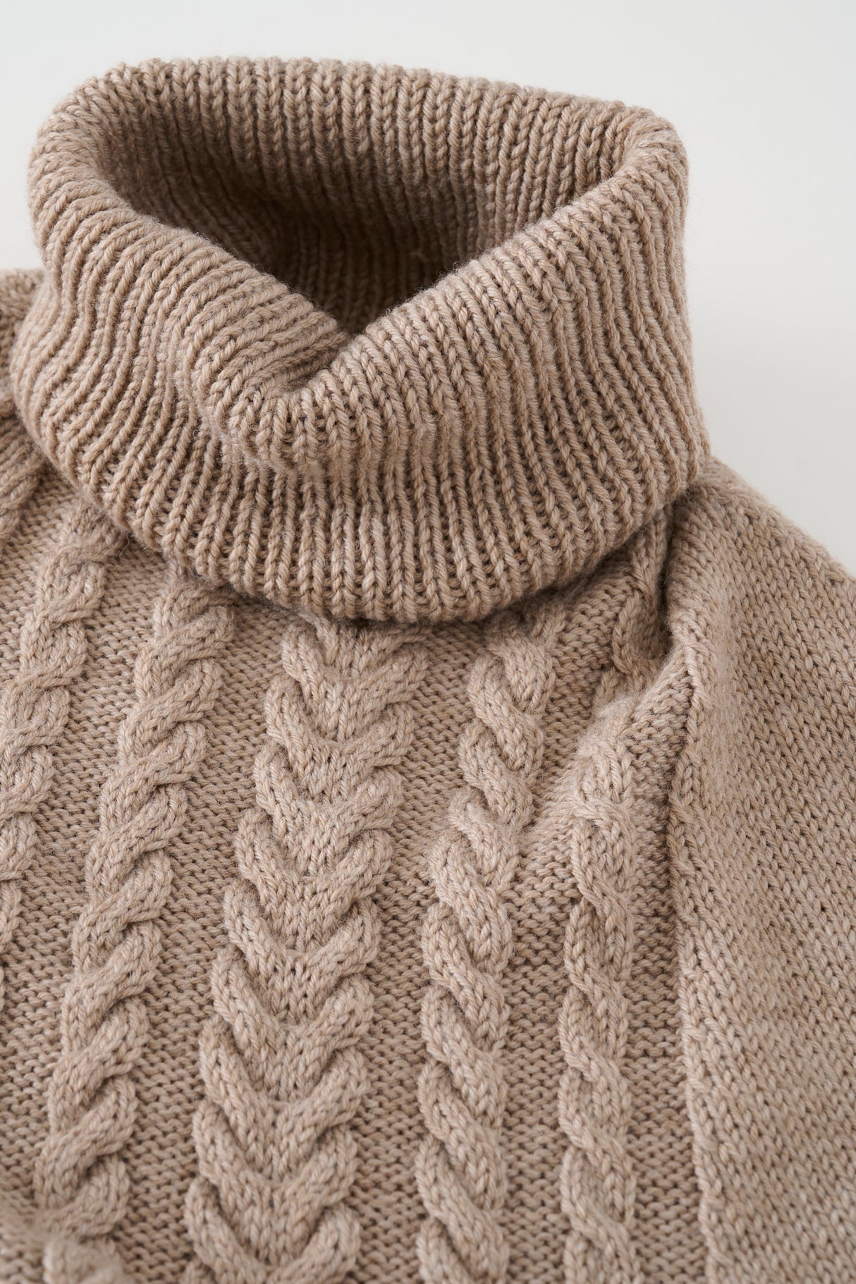 Poncho mit Ärmeln Anleitung