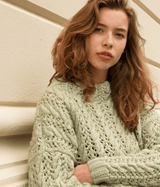 Pullover mit hohlen Mustern und Wendungen