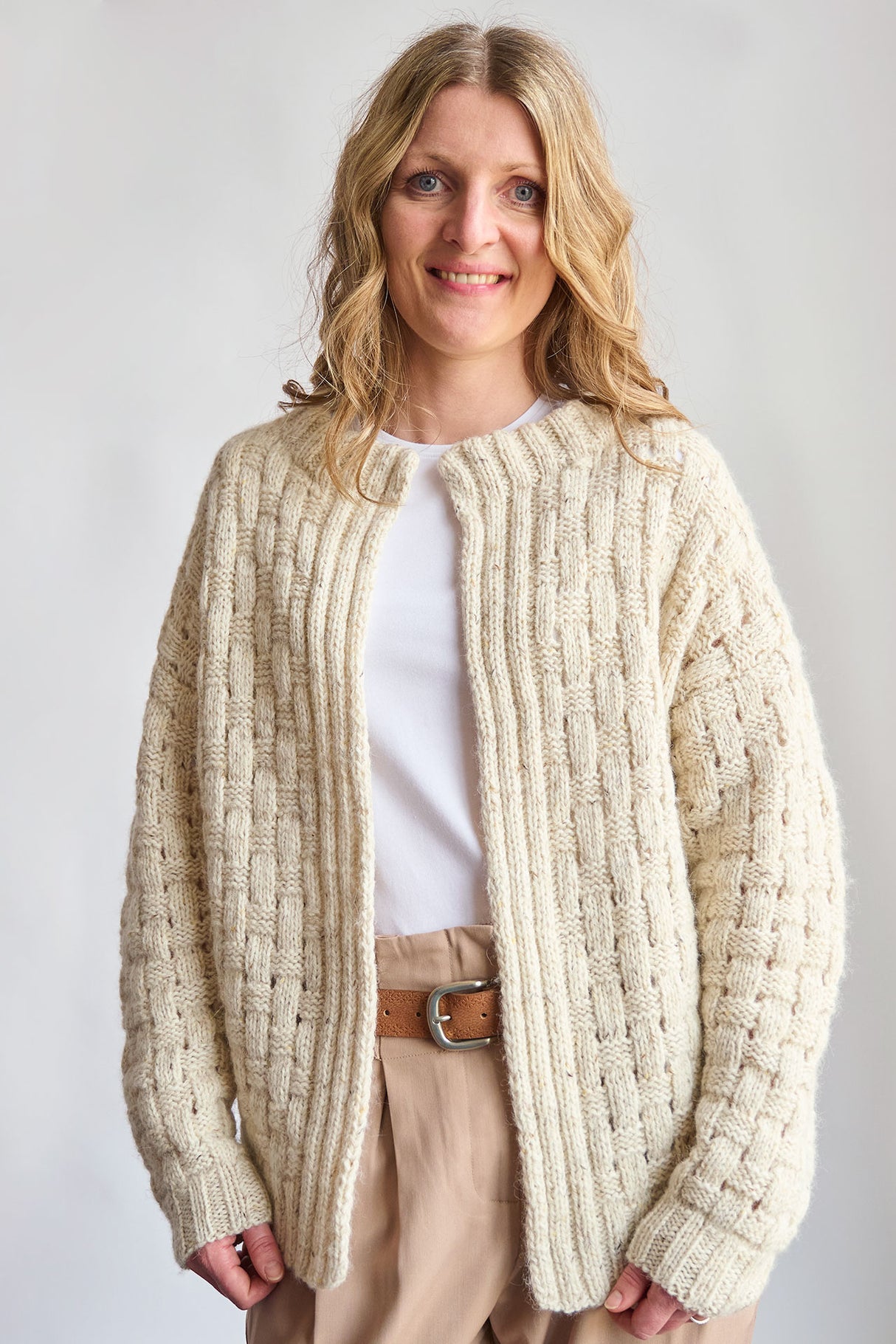 Strickjacke mit Zopfmuster