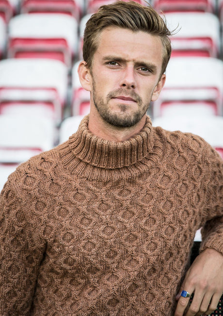 Herrenpullover mit Zöpfen