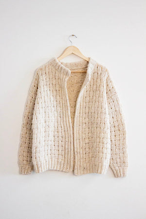 Strickjacke mit Zopfmuster