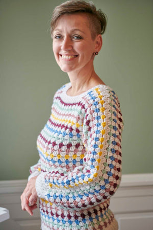 FR16 - Gehäkelter Pullover mit Streifen