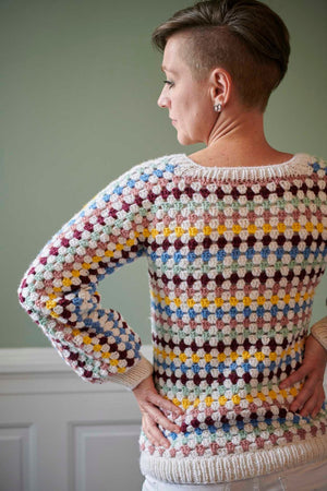 FR16 - Gehäkelter Pullover mit Streifen